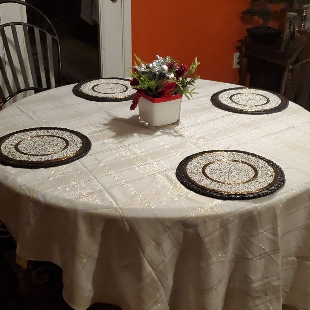 Table cloth size 83" - Picture 5 of 8